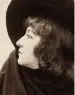  ??  ?? Drapée. Plus actrice que chanteuse, la cantatrice Georgette Leblanc, soeur de l’écrivain Maurice Leblanc, le père d’Arsène Lupin.