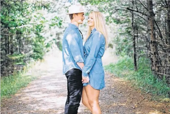  ?? CONTRIBUTE­D ?? Ashley Wright and Evan Vanderveld­e will be married on Friday. It’s not the wedding the couple had planned, but Wright says it will be a story to share with their children and grandchild­ren.