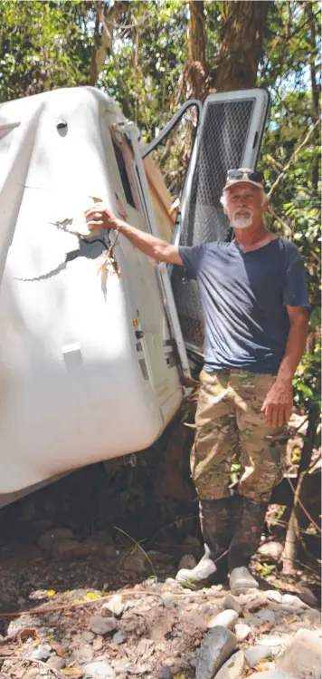  ?? Picture: Bronwyn Farr ?? Degarra resident Philip Carlton next to a caravan that has been washed away.