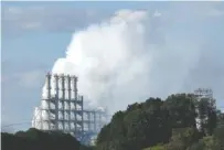  ?? STAFF FILE PHOTO BY DOUG STRICKLAND ?? A plume billows from the Wacker polysilico­n chemical plant after an explosion released a hydrogen chemical gas on Sept. 7.