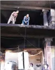  ?? AFP ?? Shopkeeper­s remove damaged items from a shop after Taliban burned a market in Ghazni.