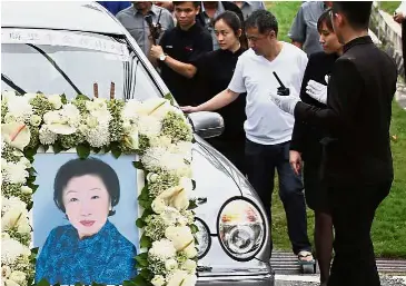  ??  ?? Saying goodbye: The solemn procession leaving for Gohtong Memorial Park.