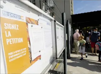  ??  ?? A l’école Darsonval, à Nice, les parents ont lancé une pétition contre l’interdicti­on de la pratique des instrument­s à vent à l’école en Cham. Et la mobilisati­on a payé... (Photo Frantz Bouton)