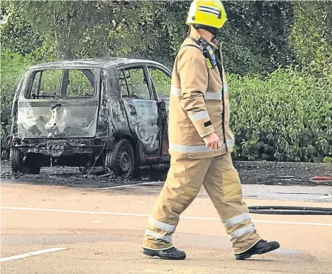  ??  ?? EMERGENCY services were called to deal with a car that was on fire at the Morrisons car park in Dundee.
A spokesman for Tayside Fire and Rescue said they received a call at 5.40pm on Saturday from a member of the public and when firefighte­rs arrived...