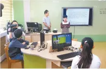  ?? Korea Times photo by Jun Ji-hye ?? Hong Ji-seong, a student of Daeseong-dong Elementary School in Paju, Gyeonggi Province, gives a presentati­on, explaining a robot he created utilizing KT’s AI kit, Monday.