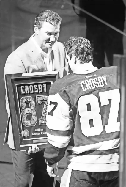  ?? CHARLES LECLAIRE, USA TODAY SPORTS ?? Penguins icon and team owner Mario Lemieux, left, honors Sidney Crosby for his 1,000th point.