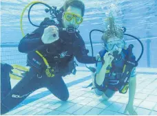  ?? FOTO: FREIBAD FRIDINGEN ?? Jedes Kind wurde von einem erfahrenen Taucher unter Wasser begleitet.