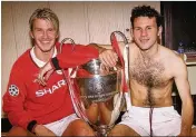  ??  ?? 1999: Becks & Giggs with Champions League trophy