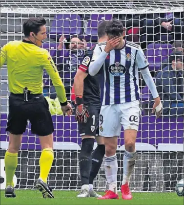  ??  ?? Enes Unal se lamenta de alguna de las ocasiones que falló ante el Athletic.