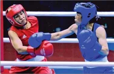  ??  ?? Mary Kom (right) fights Maroua Rahali in women’s flyweight 51kg quarterfin­al match at the 2012 Summer Olympics.