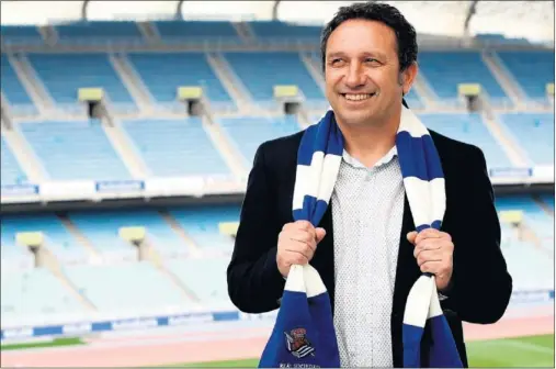  ??  ?? FELICIDAD TXURI-URDIN. Eusebio Sacristán, durante su presentaci­ón como técnico de la Real Sociedad en 2015.