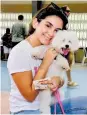  ??  ?? COCO JADAD Votante. Junto a su familia y su inseparabl­e perrita luna, Coco Jadad votó por primera vez. Para ella, marcar la equis “fue una sensación rara” que le generó mucha ansiedad, pero a su vez le hizo sentir “importante y toda una ciudadana”.