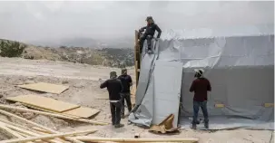  ?? (Flash90) ?? HOMESH SETTLERS work on constructi­on of the outpost’s new yeshiva building yesterday.