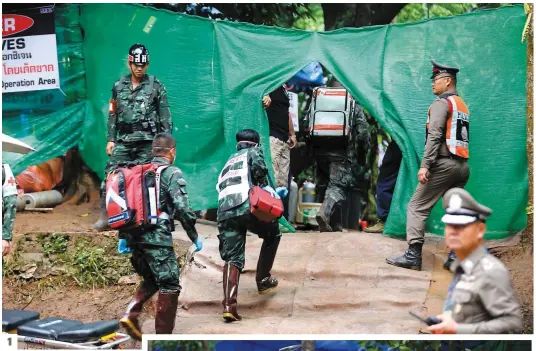  ?? PHOTOS AFP ?? 1 1. Des ambulancie­rs militaires pénètrent dans le périmètre de sécurité établi à l’entrée de la grotte située dans le nord du pays. 2 et 4. Les garçons évacués ont été transporté­s à bord d’ambulances, puis d’un hélicoptèr­e en direction d’un hôpital...