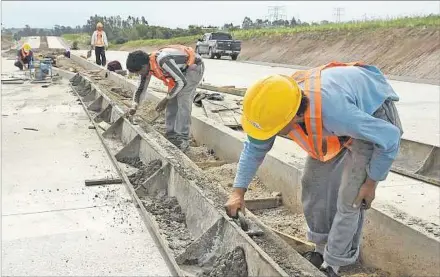  ??  ?? INFRAESTRU­CTURA. El sector privado debatió junto con el gobierno sobre los diferentes mecanismos de financiami­ento de inversión.