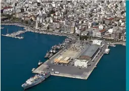  ??  ?? Στο πλαίσιο αναβάθμιση­ς των υποδομών, η διοίκηση του ΟΛΒ έχει υποβάλει πρόταση για ανανέωση του στόλου των μηχανημάτω­ν, ενώ εκτελείται ήδη το έργο εξωραϊσμού του παραλιακού μετώπου στον Λιμένα Βόλου.