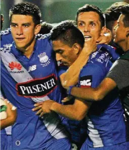  ??  ?? kFernando Gaibor (i), Ángel Mena y Marcos Mondaini en Emelec del 2015.