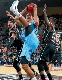  ?? PHOTO: GETTY IMAGES ?? Mike Vukona gets control of the ball for the Breakers against Melbourne in Melbourne yesterday.