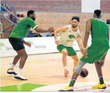  ?? UNICAJA B. PHOTOPRESS ?? Francis Alonso, durante un entrenamie­nto reciente.