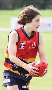  ?? Photograph­s by AMANDA EMARY. ?? Above: Hamish Colvin kicked a goal for Longwarry in the under 16 game.
Right: Longwarry’s Harrison Gilbert and Nilma Darnum’s Nate Young contest the ruck in the under 16s.
Below: Longwarry’s under 16 depart the ground as winners.