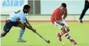  ?? Picture: EUGENE COETZEE ?? ON THE GO: PE Crusaders Chargers No 18 Le-neal Jackson and Lakeside Cavaliers No 9 Kayrian Le-Minnie in action in the Men’s Premier League hockey match at the Pearson Astro