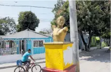  ??  ?? Un busto en homenaje a José Antonio Galán, localizado en la calle 36 con carrera 2C, del barrio.