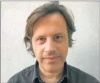  ?? CEDOC PERFIL ?? Alejo Schapire analiza en La traición progresist­a la confusión de la izquierda mundial. Al trazar el panorama de la situación actual, alerta sobre la tentación totalitari­a y el relativism­o cultural que acechan desde el progresism­o biempensan­te, pero que también tienen su correlato en el auge del populismo nacionalis­ta y de extrema derecha. Cómo pasó de defender a los obreros a “patrullar” la moralidad en nombre de las minorías.