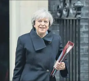 ?? MATT DUNHAM / AP ?? Theresa May, el 1 de marzo saliendo de Downing Street