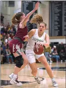  ?? TONY AVELAR — STAFF PHOTOGRAPH­ER ?? Archbishop Mitty’s Amelia Scharpf, right, drives past Cardinal Newman’s Mariah Harris during Saturday’s CIF Norcal Open Division semifinal. Archbishop Mitty won 64-40.