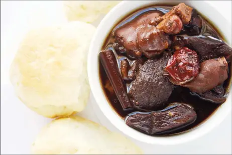  ?? (Photo by Cynthia Nelson) ?? Pepperpot with Homemade Bread Rolls