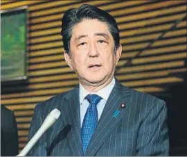  ?? JIJI PRESS / AFP ?? Abe anunció el viaje ayer desde su residencia oficial de Tokio