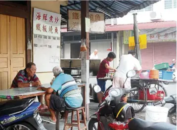  ??  ?? Simple life:
Despite progress on Pangkor, the island largely maintains its idyllic way of life.