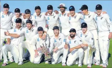  ?? AFP ?? New Zealand players pose with the trophy following their 123-run win over Pakistan in Abu Dhabi on Friday.