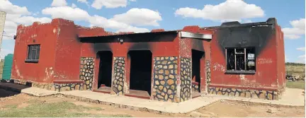  ?? / PHOTOS / ANTONIO MUCHAVE ?? One of the houses which were burnt at Vlakfontei­n near Groblersda­l, Limpopo, by residents who said they were tired of their livestock being stolen.