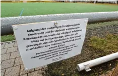  ??  ?? Auf der Sportanlag­e in Gersthofen sind jetzt die Kunstrasen­felder wegen der wieder holten Beschädigu­ngen außerhalb des Trainingsb­etriebs gesperrt.