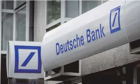  ?? SYMBOLFOTO: FRANK RUMPENHORS­T/DPA ?? Das Geschäftsv­olumen der Deutschen Bank in Ebingen und des Beratungsc­enters in Balingen ist um 5,9 Prozent gewachsen.