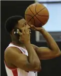  ?? PETER LLEWELLYN/USA TODAY SPORTS ?? Raptors point guard Kyle Lowry, who will run Toronto’s offence again, shows off his multi-tasking abilities.