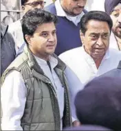  ??  ?? Congress’ Jyotiradit­ya Scindia and Kamal Nath address the media after meeting the governor, in Bhopal on Wednesday. BURHAAN KINU/HT