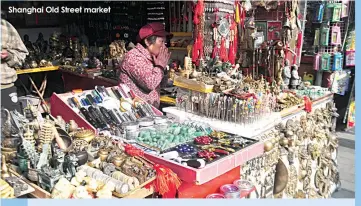  ??  ?? Shanghai Old Street market