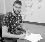  ?? TWITTER ?? Patricio Garino was photograph­ed signing his contract in front of a whiteboard of potential Magic offseason targets.