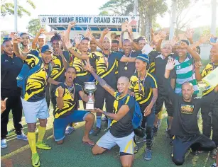  ?? Picture: RANDELL ROSKRUGE ?? GLORY DAYS ARE HERE AGAIN: Winners of the Premier Top 8 competitio­n, Swaraj, who defeated Riverside 2-1 in the final, held at the North End Stadium, are in joyous mood after their victory.