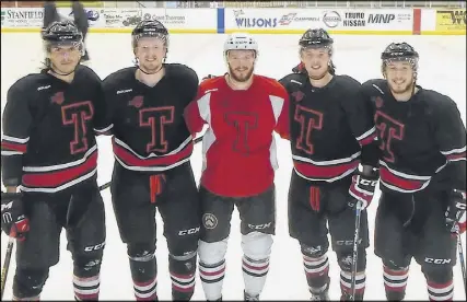  ?? SuBmiTTed ?? Zach Sill attended Bearcats training camp to work on conditioni­ng prior to the Washington Capitals training camp. Sill, a former Bearcat, is always willing to talk and share experience­s. Pictured from left, are Campbell Pickard, Elliott MacIsaac, Sill,...