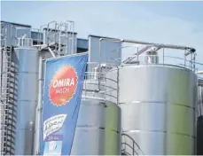  ?? FOTO: DPA ?? Omira-Produktion in der Ravensburg­er Südstadt: Einen Teil der Pulvertürm­e hat Lactalis inzwischen erneuert.