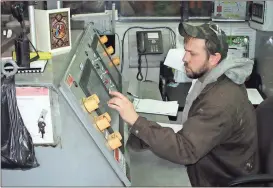  ?? Doug Walker / RN-T ?? Jamey Potts mans the control panel for the Green Carbon reactors used to recycle tires.