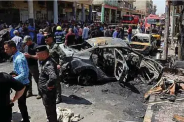  ??  ?? SEBUAH kereta musnah dalam serangan kedua di Baghdad, semalam. Agensi