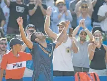  ?? / AP ?? No lo cree. Díaz Acosta concreta el triunfo ante Jarry y la emoción del primer título ATP lo embarga.
