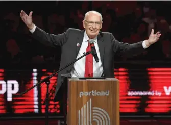  ?? STEVE DYKES/AP FILES ?? Former broadcaste­r Bill Schonely called more than 2,200 Portland Trail Blazers games.