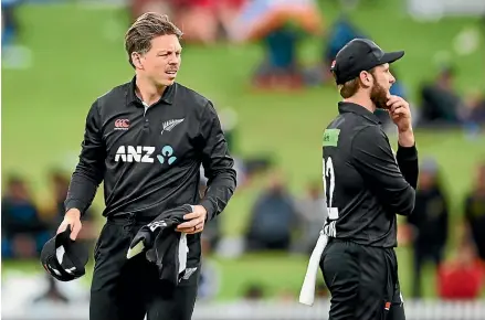  ?? GETTY IMAGES ?? Don’t forget about me skip, Michael Bracewell, left, might be thinking as captain Kane Williamson pondered his bowling lineup against India in the second one-day internatio­nal against India that was washed out in Hamilton on Sunday.