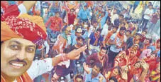  ?? PTI FILE ?? Union minister and the BJP'S Jaipur Rural candidate, Rajyavardh­an Rathore, during an election campaign at Renwal in Jaipur.