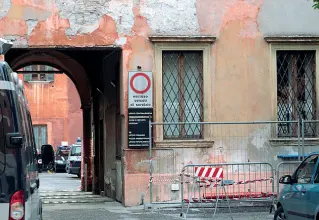  ??  ?? Fatiscente L’ex convento di San Domenico, sede della polizia municipale di Verona, verte da anni in pessime condizioni